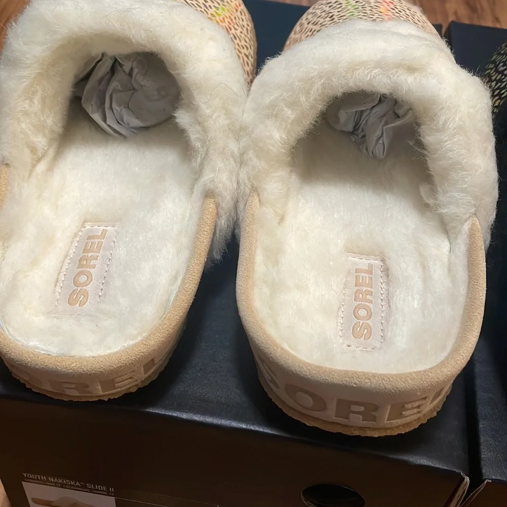 Copy. Sorel Youth Nakiska Slide ll Slippers - Picture 11 of 15